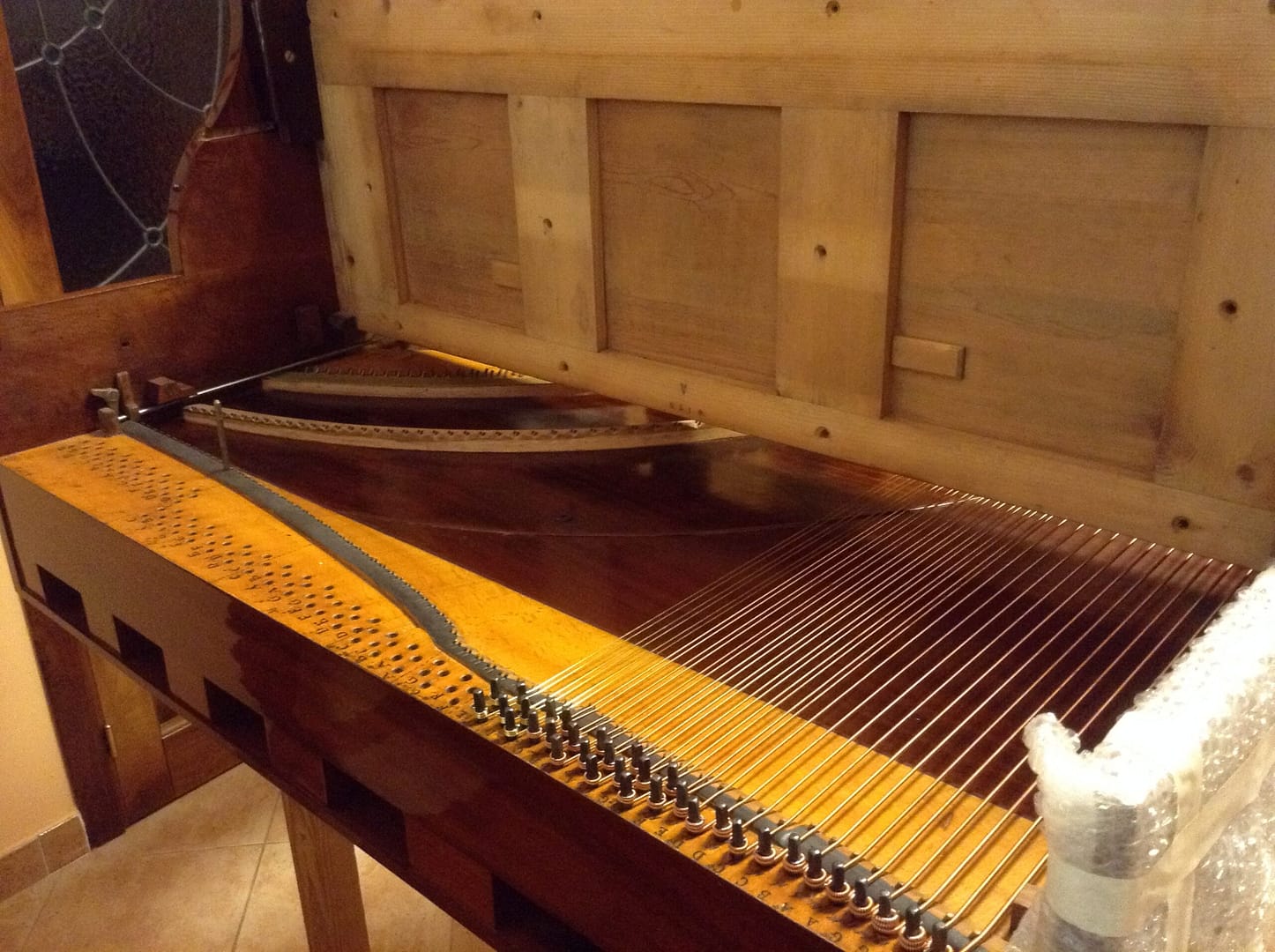 Tabouret de piano Pleyel de 1853 assise ronde cuir - 200 euros - HAMdesign  by Home Art et matière